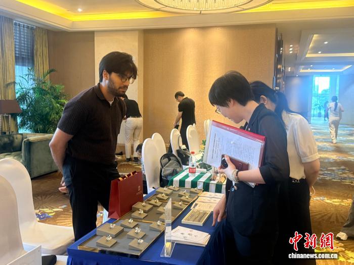 爱游戏体育：海量赛事，实时掌握 - 爱游戏APP